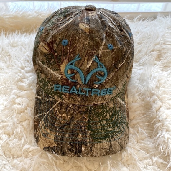 Women's Realtree Baseball Cap Camo with teal trim. - Picture 1 of 8